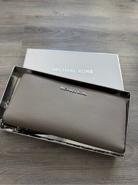 Michael Kors Pebbled Leather Wallet in Pearl Gray